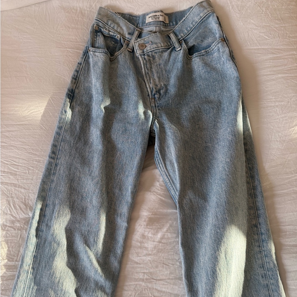 Abercrombie and Fitch the 90s straight ultra high-rise jean